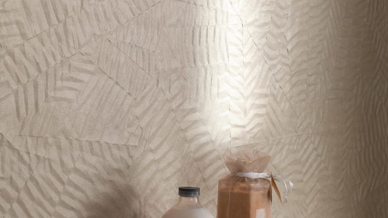 在选择大板瓷砖胶时，还需要关注以下参数和指标：